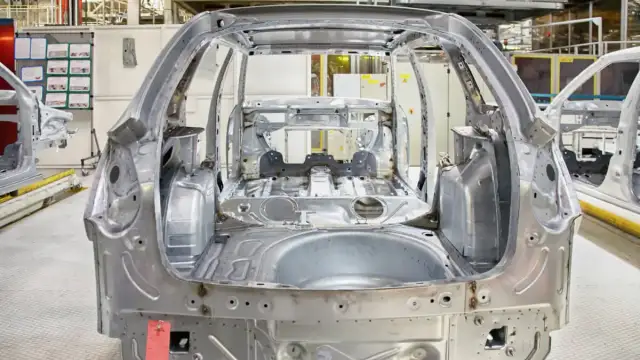 Jak wygląda podłużnica w samochodzie i dlaczego jest tak ważna?