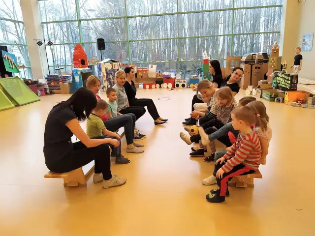 Kreatywne zabawy dla dzieci i rodziców w przedszkolu – jak zorganizować niezapomniane aktywności