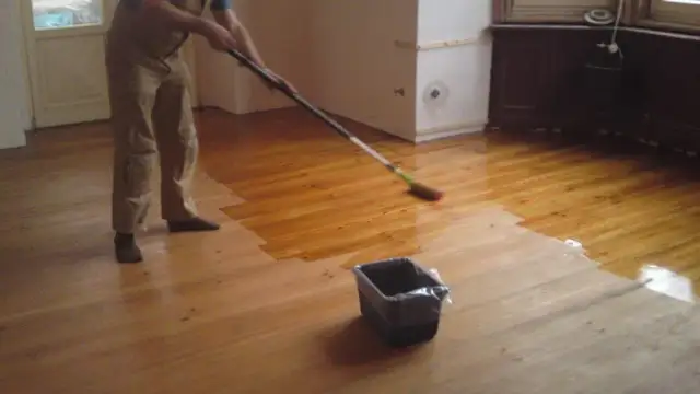 Lakierowanie parkietu ile warstw? Kluczowe informacje, które musisz znać