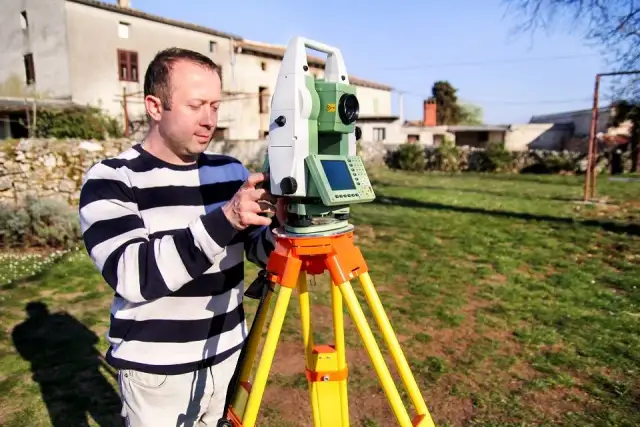 Ile bierze geodeta za wytyczenie działki? Zobacz, co wpływa na koszt