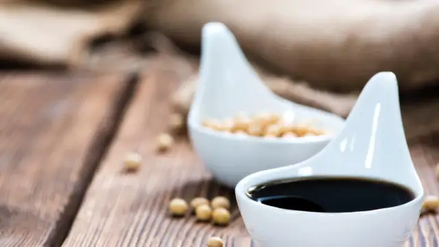 Sos sojowy z czego? Poznaj składniki i tajniki produkcji