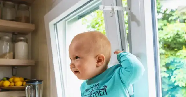 Jak zabezpieczyć otwarte okno przed dzieckiem, aby uniknąć wypadków