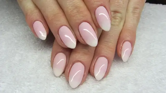 Ile kosztuje manicure tytanowy? Ceny, które zaskoczą i zachwycą.