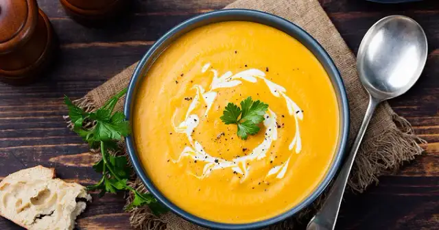 Recette simple de soupe carotte curry coco réconfortante et savoureuse