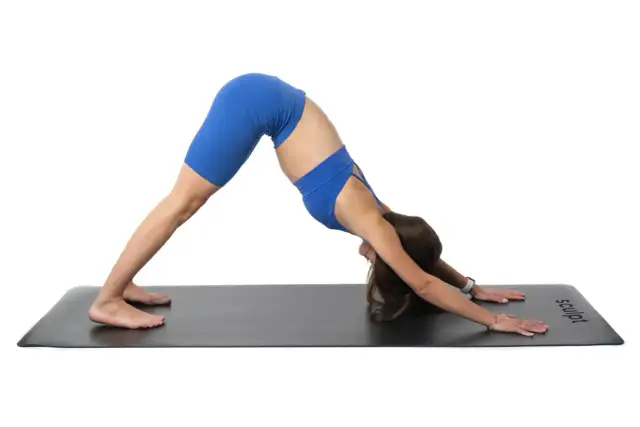 Jak wybrać matę do jogi? Przewodnik po materiałach, grubości i stylach