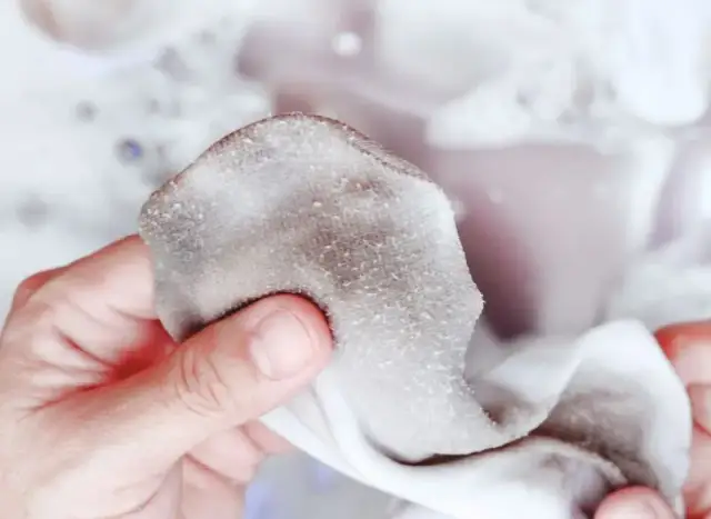 Jak wybielić skarpetki domowym sposobem: skuteczne i tanie metody