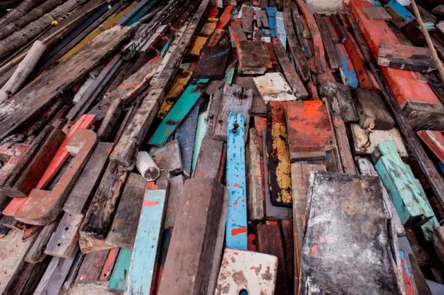 Gdzie wyrzucić stare deski, aby uniknąć wysokich kar?