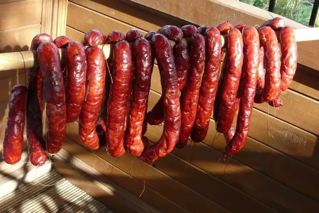 Jak przygotować kiełbasę z dzika i wieprzowiny - tradycyjny przepis