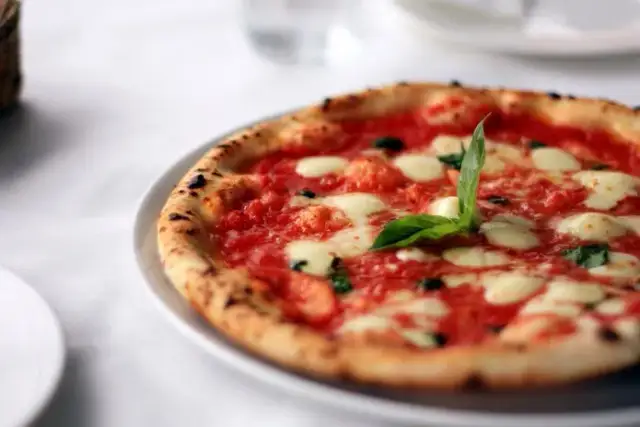 Pizza Margherita : les 5 ingrédients secrets pour l'authentique saveur