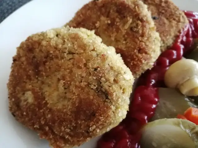 Pomysły na to, co zrobić z ugotowanej kaszy jęczmiennej, które zaskoczą