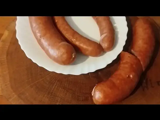 Parzenie kiełbasy po wędzeniu: Jak osiągnąć idealny smak i soczystość?