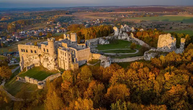 Zamek Ogrodzieniec atrakcje, które zaskoczą całą rodzinę