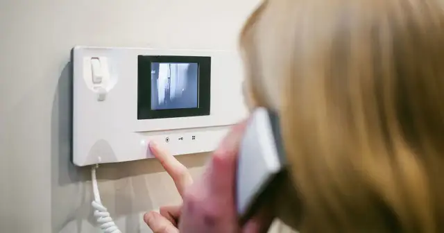 Gdzie domofon w domu? Oto najlepsze miejsca na jego montaż