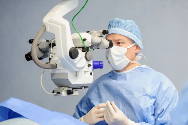 Czy jaskrę się operuje? Poznaj metody i ryzyko operacji