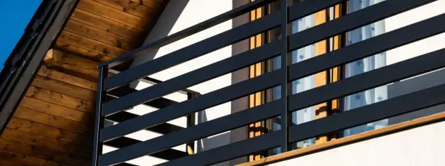 Jak zamontować balustradę do elewacji - uniknij najczęstszych błędów