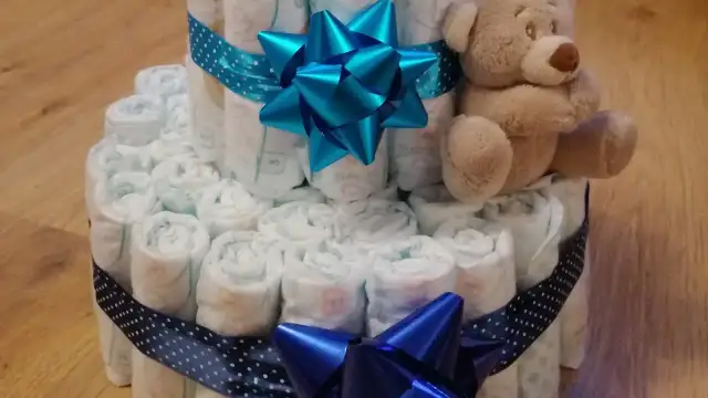 Jak zrobić tort z pampersów dla chłopca - łatwe i kreatywne pomysły