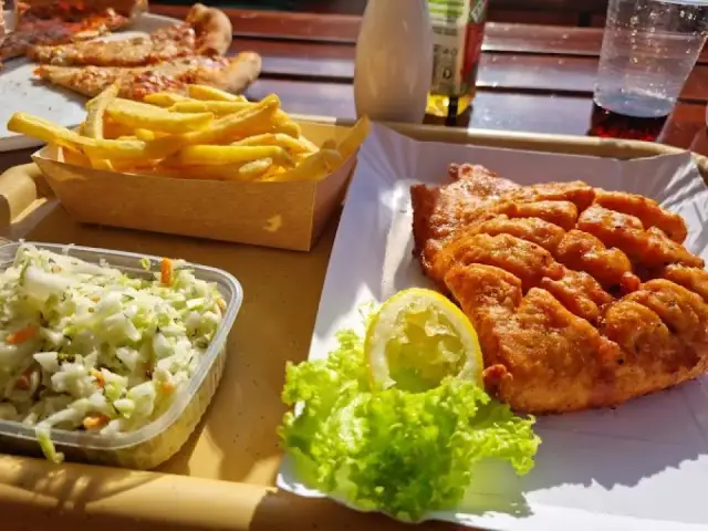 Gdzie zjeść w Mrzeżynie? Najlepsze restauracje i ryby (Przewodnik)