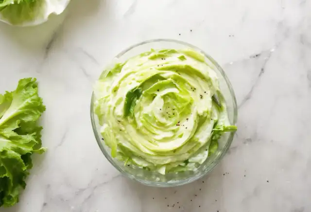 Idealny sos Cezar w domu? Przepis, triki i wersje fit!