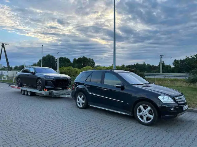 Czy można holować samochód bez tablic? Sprawdź, co grozi za to!