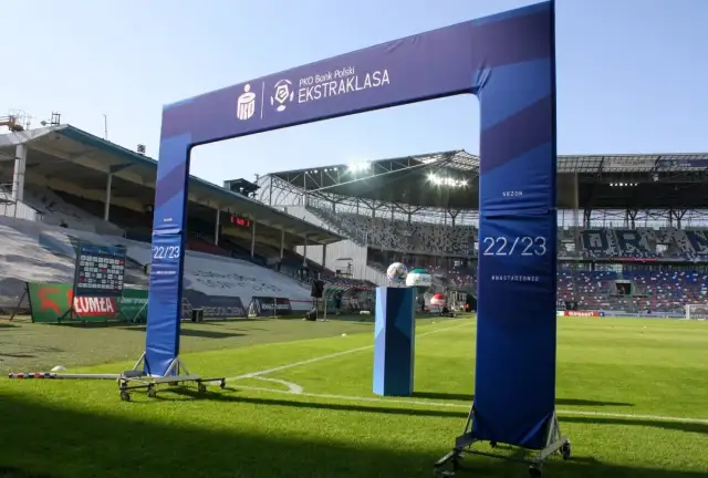 Ile drużyn spada z Ekstraklasy? Zasady spadków i awansów 2025/26