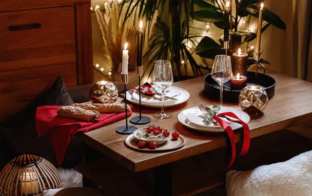 Jak przygotować romantyczną kolację we dwoje, która zachwyci partnera