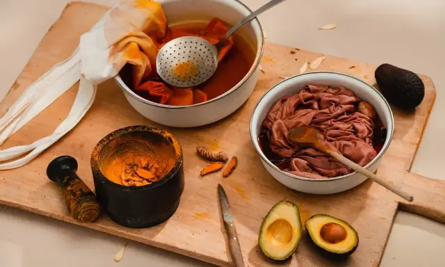 Jak zafarbować bluzkę domowym sposobem i uzyskać piękne kolory