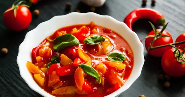 Ile kalorii ma leczo wegetariańskie? Odkryj sekrety fit wersji!