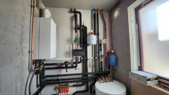 Podłączenie kotła gazowego z zasobnikiem CWU: poradnik eksperta Agnieszki K.