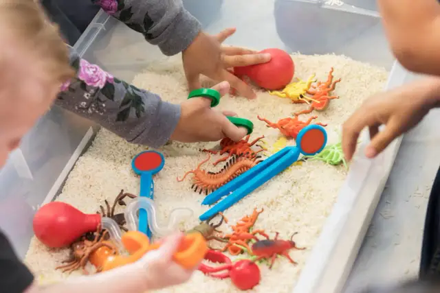 Integracja sensoryczna u dziecka: Zrozum i wspieraj rozwój!