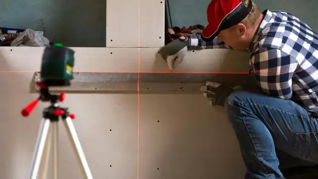 Jak wybrać poziomicę? Poradnik dla majsterkowicza i fachowca