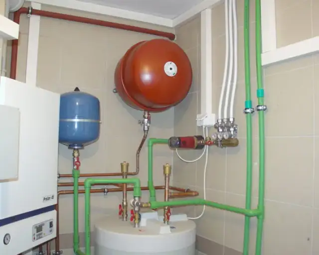 Jaka temperatura ciepłej wody w bloku jest bezpieczna i komfortowa?