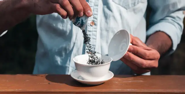 Idealny czas parzenia herbaty: odkryj pełnię smaku i aromatu!