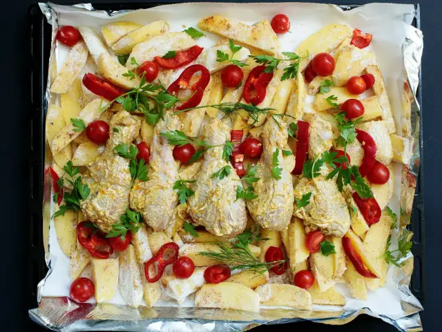 Pomysły na obiad z resztek pieczonego kurczaka, które zaskoczą smakiem