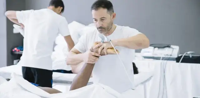 Fizjoterapia: Matura 2025/2026 co zdawać i jak się dostać?