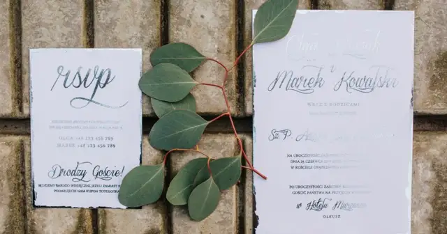 Jak napisać zaproszenie z osobą towarzyszącą, aby uniknąć faux pas?