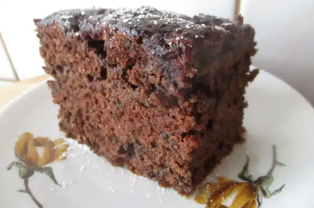 Przepis na ciasto murzynek z dżemem, które zachwyci Twoich gości