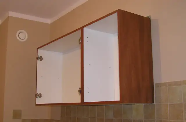 Jak prawidłowo dobrać kołki do wieszania szafek kuchennych: poradnik eksperta