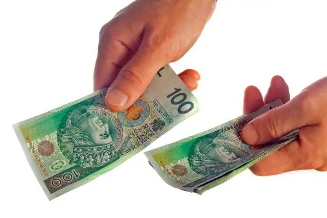 Ile można zarobić w banku? Sprawdź pensje w różnych rolach