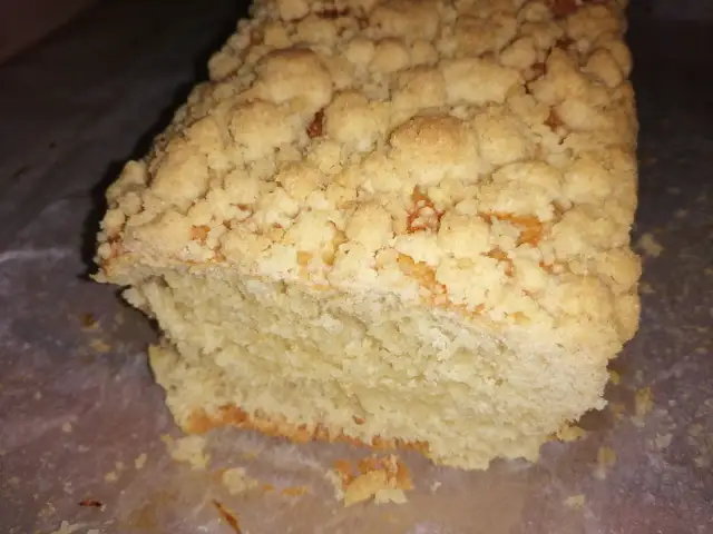 Ile kalorii ma drożdżówka z kruszonką i lukrem? Poznaj fakty!