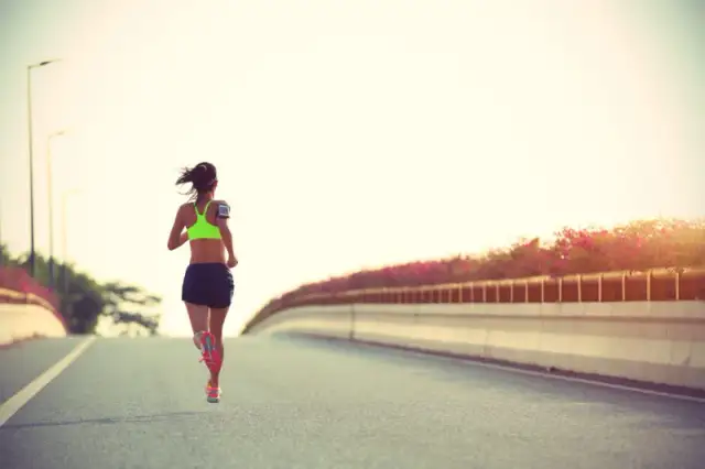 Czy codzienne bieganie jest zdrowe? Odkryj ryzyka i korzyści