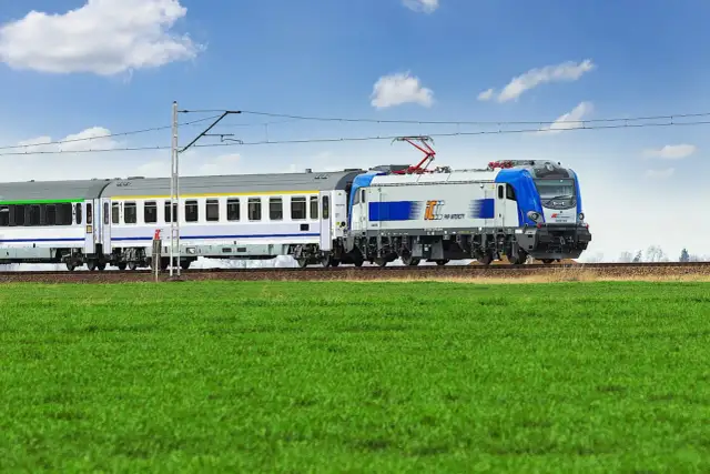 Czy TLK to InterCity? Poznaj kluczowe różnice i komfort podróży