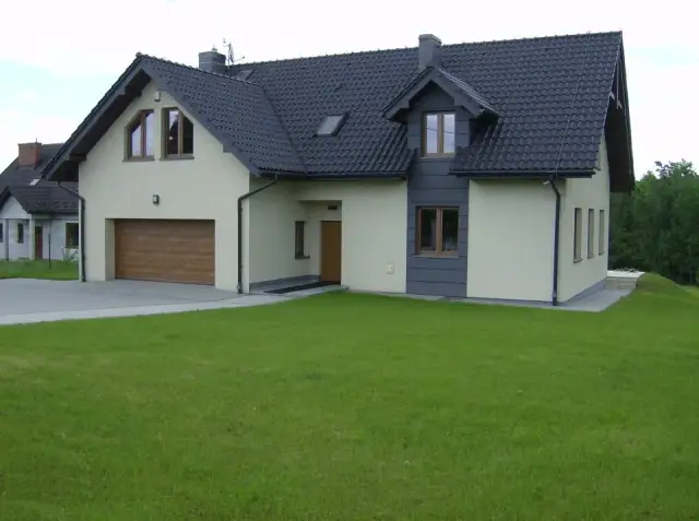 Jakie kolory elewacji do czarnego dachu i okien złoty dąb wybrać?