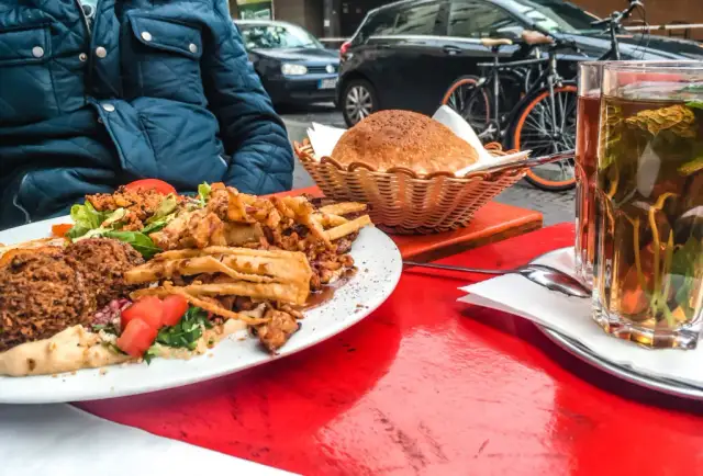 Berlin gdzie zjeść: odkryj najlepsze miejsca na pyszne jedzenie