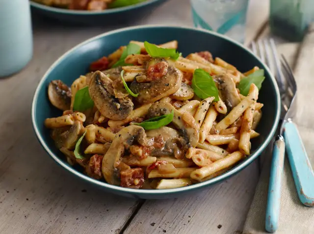 Penne z borowikami – prosty przepis na wyjątkowe danie z makaronem