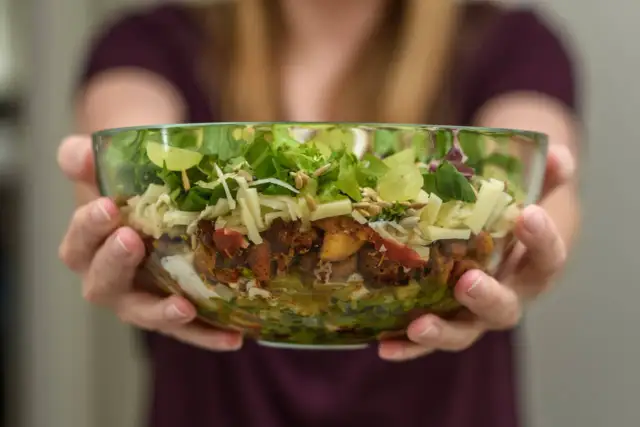 Jak zrobić sałatkę kebab, która zachwyci Twoich gości i rodzinę