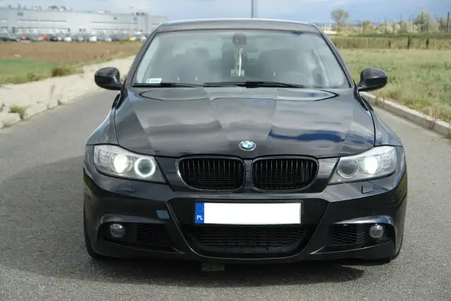 BMW E90 330d - moc, osiągi i modyfikacje, które warto znać