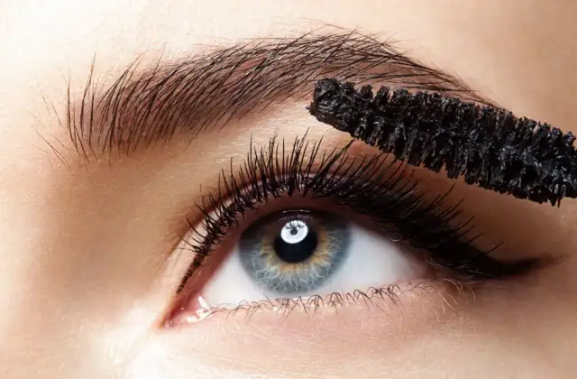 Jaki olejek na porost rzęs? Odkryj naturalne sposoby na piękne rzęsy