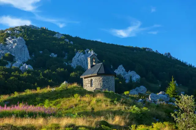 Jakie góry są w Chorwacji – odkryj najpiękniejsze pasma górskie