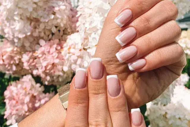Manicure tytanowy: Bezpieczny czy szkodliwy? Poznaj prawdę