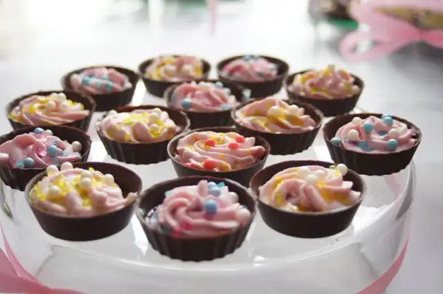 Jakie deserki na słodki stół – wyjątkowe pomysły na udane przyjęcie